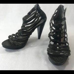 BKE Sole Sz 9 Black Pewter Green Strappy
Sandal Zip Back Heels Pumps